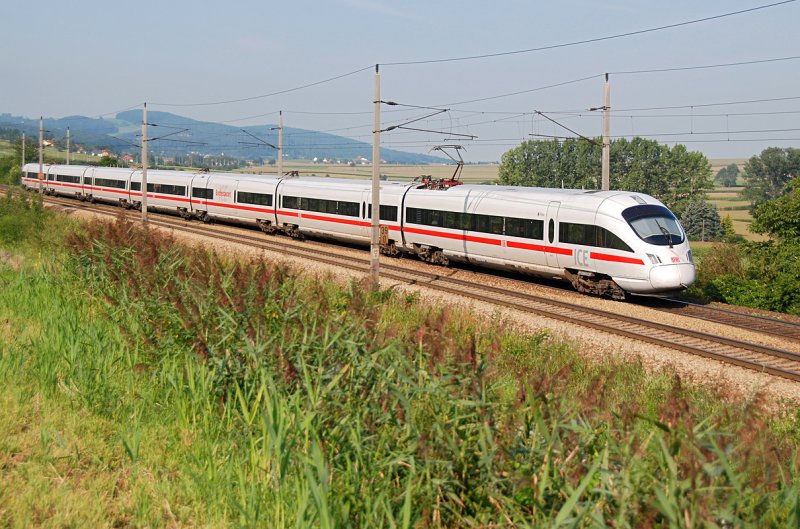 ICE 28 von Wien Westbahnhof nach Frankfurt am Main. Neulengbach, am 15.08.2009.