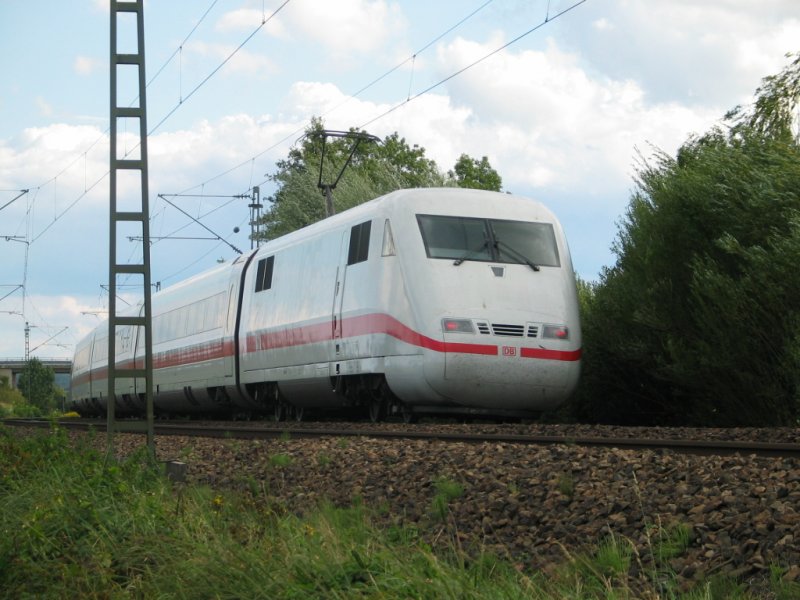 ICE 29 von Hamburg Altona nach Wien Westbahnhof auf dem Weg nach Passau bei Osterhofen. 