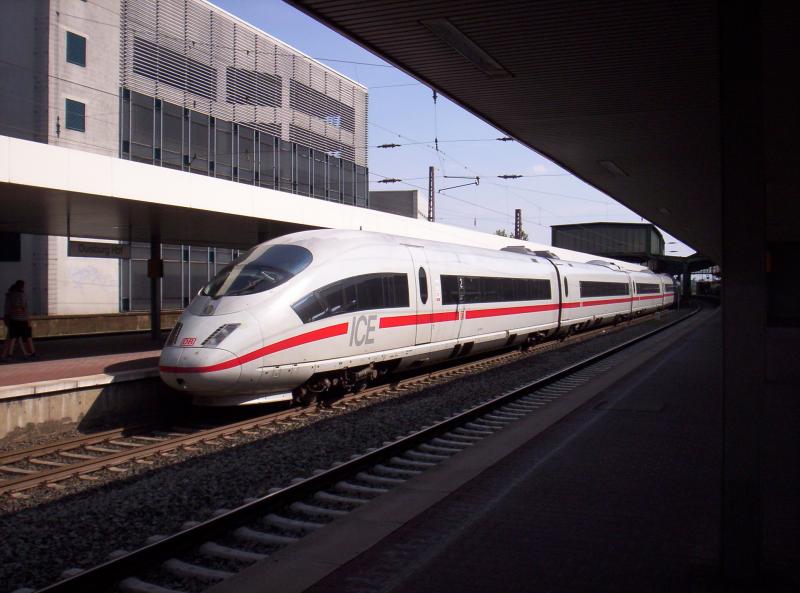 ICE 3 (403 Doppelt) als Fernzug von Mnchen nach Dortmund Hbf in Duisburg Hbf am 18.06.2006