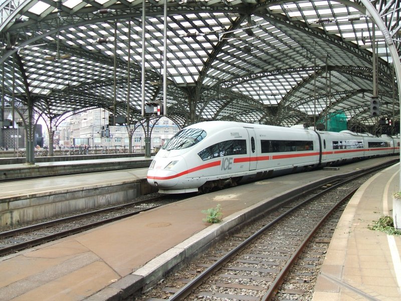 ICE 3 (406 007-5)  Hannover  in Kln Hbf. bei der Ausfahrt
nach Frankfurt/Main.(01.09.2007)