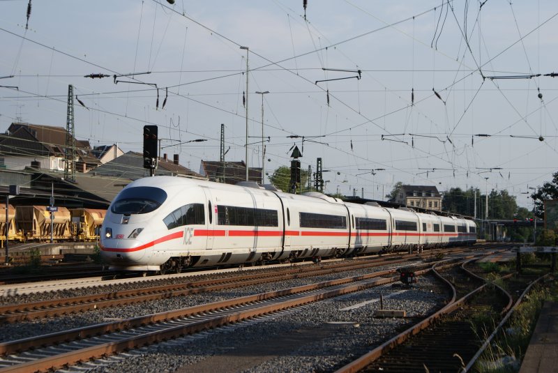 ICE 3 als ICE nach Dortmund bei de Abfahrt in Solingen Hbf am 25.08.08