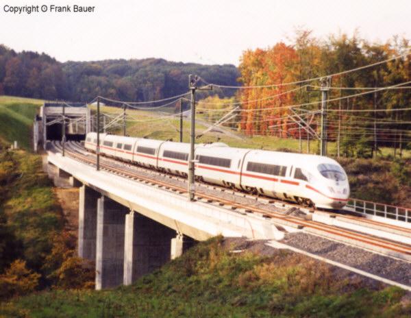 ICE 3 auf der SFS Kln-Frankfurt bei Km 41 am Aegidienbergtunnel. Aufgenommen im Oktober 2002