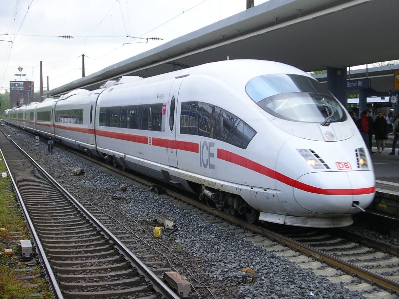 ICE 3 Doppel  Duisburg  und  Solingen  als ICE 517 Dortmund Hbf.
nach Mnchen Hbf. in Bochum Hbf. bei der Einfahrt.(02.05.2008)