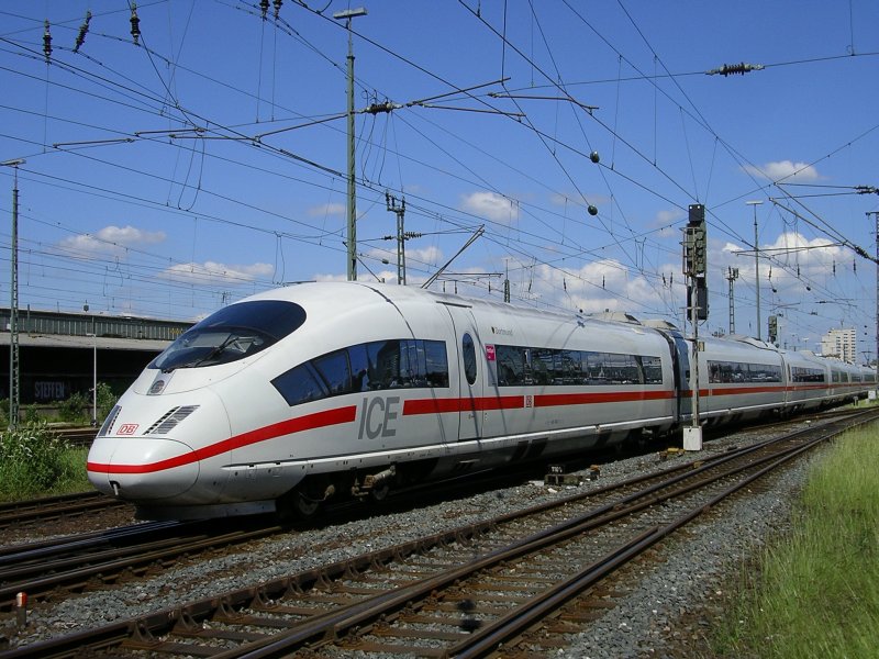 ICE 3  Dortmund ,Steuerwagen 403 003-7,als ICE 725 Dortmund-M�nchen(nur Sonntags),auf Gleis 18 in Dortmund Hbf. bei der
Ausfahrt.(01.06.2008)
