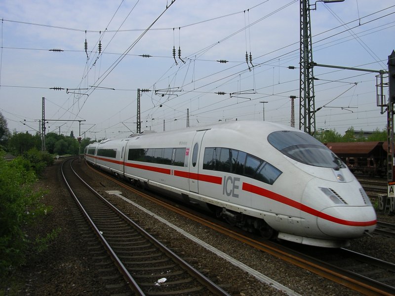 ICE 3  Duisburg  ,voraus Steuerwagen 403 019-3 von Mnchen nach
Dortmund Hbf. in der Ehrenfelder Kurve, kurz vor Bochum Hbf.(15.05.2008) 
