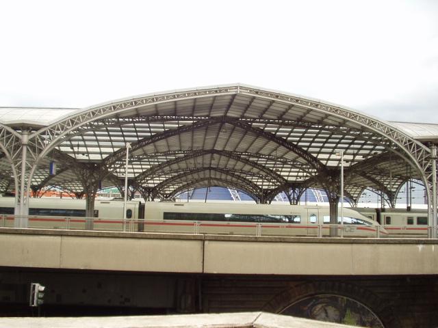 ICE 3 in Kln von der Domplattform aus fotografiert.