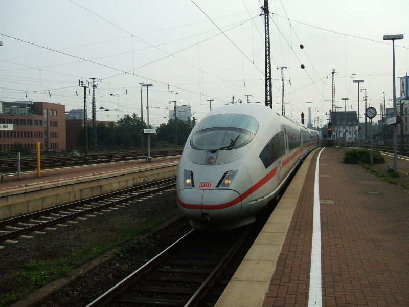 ICE 3  Krefeld  und  Bergisch Gladbach  werden In Dortmund Hbf.
bereitgestellt,fr die Fahrt nach Mnchen.(25.08.2007)