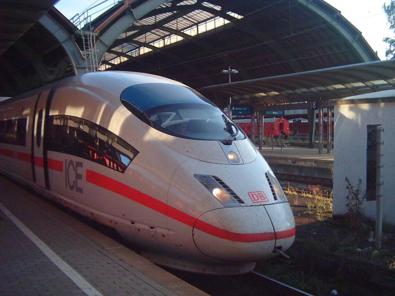 ICE 3 Richtung Dortmund in Hagen Hbf am 02.09.2004