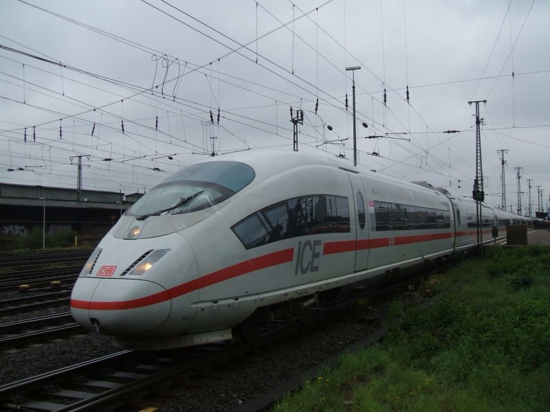 ICE 3  Solingen  als Doppeltraktion nach M�nchen bei der
Ausfahrt aus dem Dortmunder Hbf.(29.09.2007)