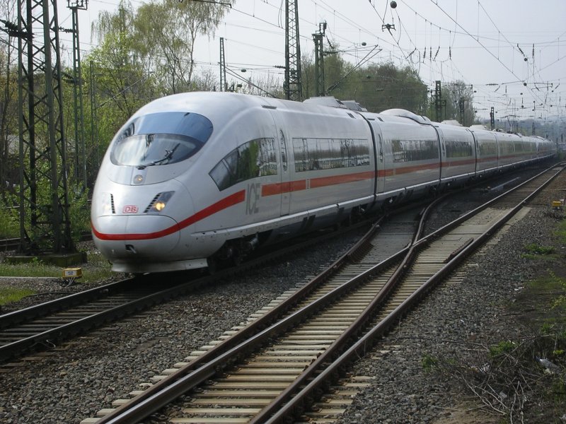 ICE 3  Westerland/Sylt  und  Freiburg im Breisgau  als ICE 612 von Mnchen nach Dortmund ,kurz vor Bochum Hbf.(24.04.2008)