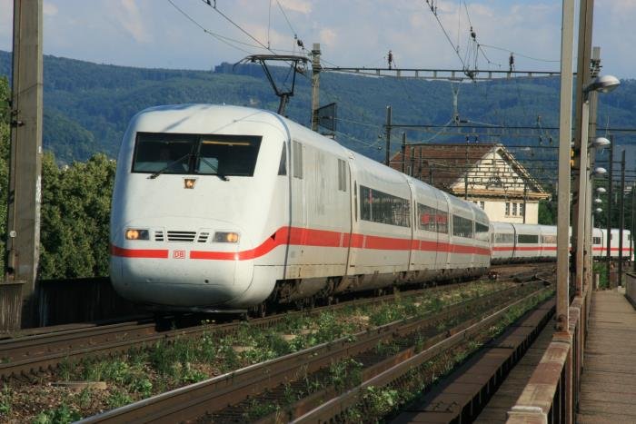 ICE 347 von Interlaken Ost nach Hamburg-Altona berquert zwischen Basel SBB und Basel Badischer Bahnhof den Rhein; 16.07.2008