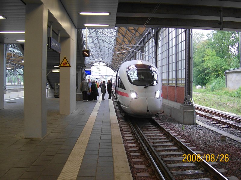 ICE 37 Berlin Ostbahnhof - Kopenhagen steht am 26.08.08 im Lbecker Hbf und wartet auf die Abfahrt.