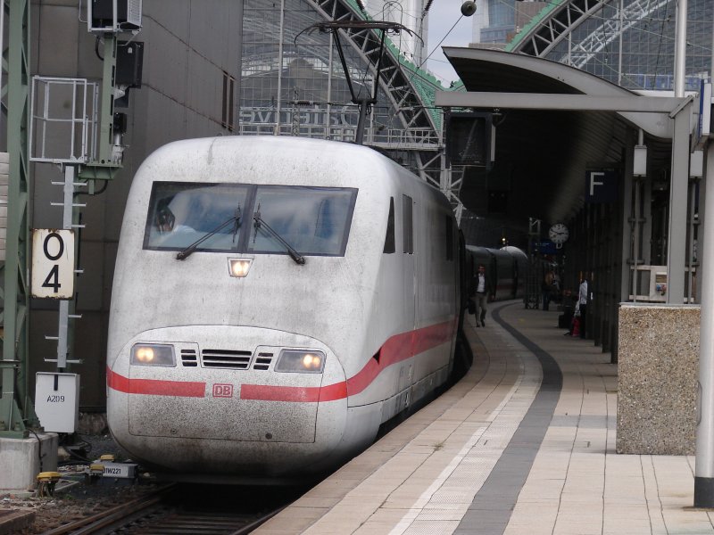 ICE 373 nach Bern ber Mannheim, Karlsruhe und Basel Badischer Bahnhof. Aufgenommen am 25.09.07 im Bahnhof Frankfurt am Main.