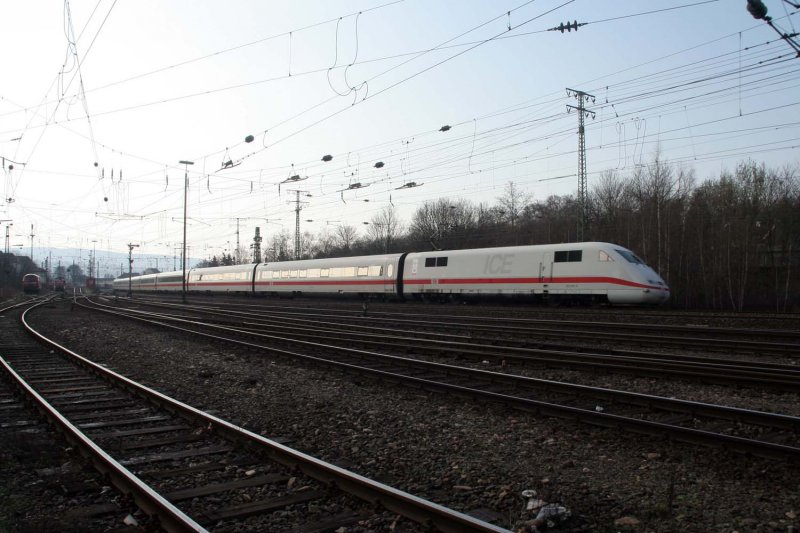 ICE 401 070-8 am 8-4-2006 bei Koblenz