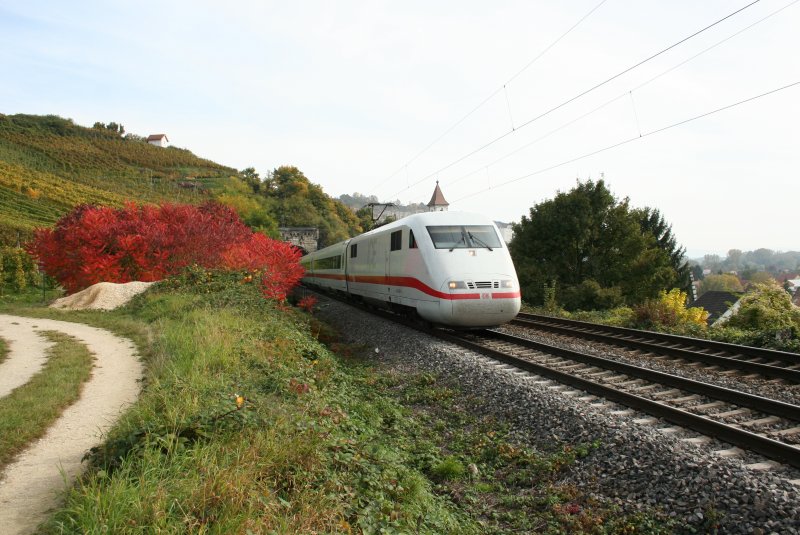 ICE 401 580-6 am 12.10.2008 bei Istein.

