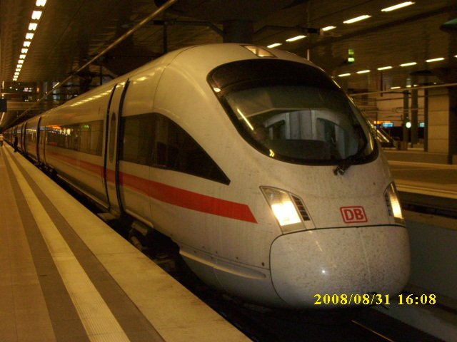 ICE 411 527 nach Kln am 31.08.2008 in Berlin Hbf(tief).