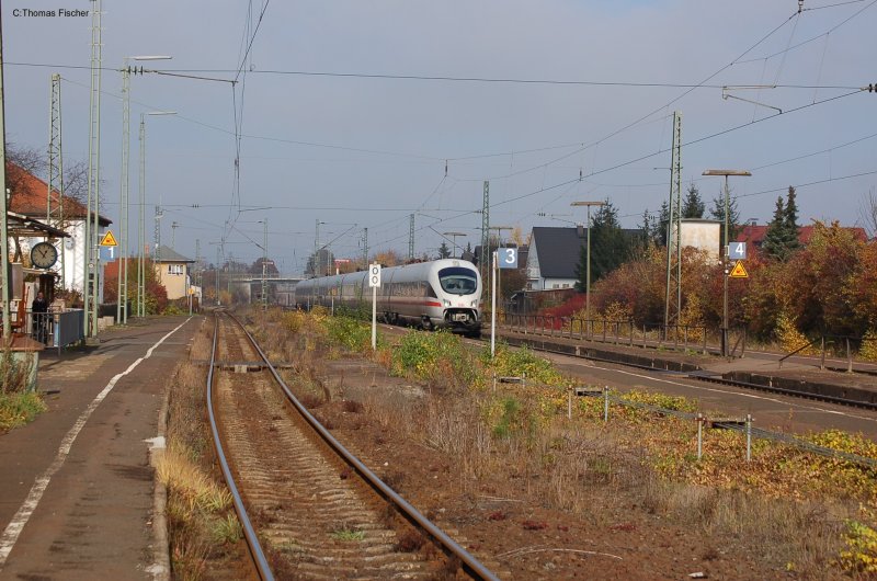 ICE 411 auf Gl 3 im Bhf Breitengssbach von Lichtenfels kommend Kbs 820  31.10.07
