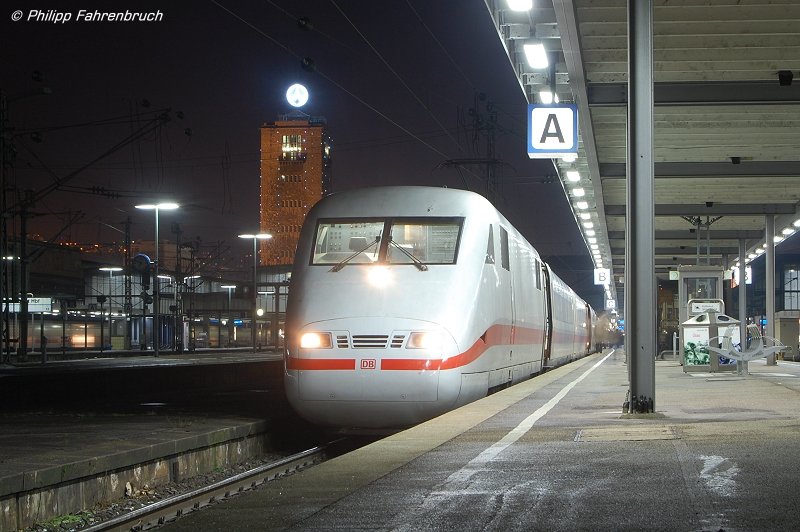 ICE 592 nach Berlin Ostbahnhof am Abend des 27.12.07 auf Gleis 10 des Stuttgarter Hbfs.