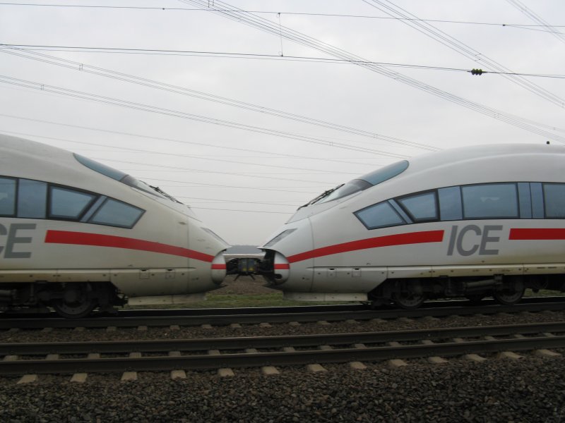 ICE 614 von M�nchen Hbf nach Dortmund Hbf.Am 14.03.09 in Lampertheim.(Zug hat gehalten)