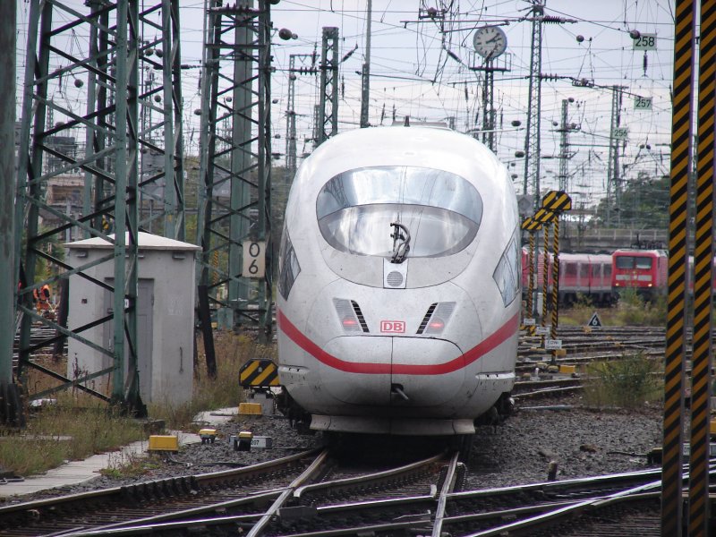 ICE 628 nach Dsseldorf Hbf via Kln Hauptbahnhof. Aufgenommen am 25.09.07