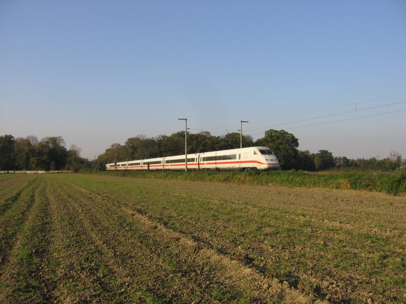 ICE 653 bestehend aus dem Halbzug  Cottbus  ist am 23.10.2007 in Richtung Kln/Berlin unterwegs.