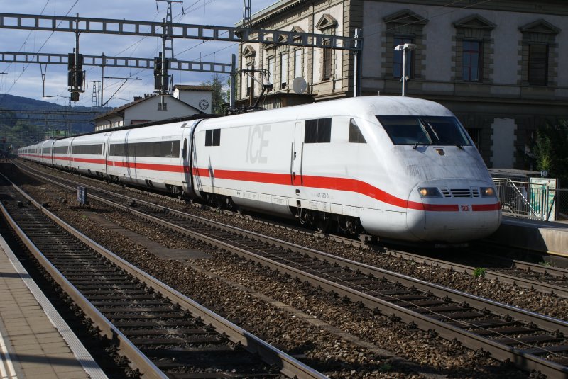 ICE 75 durchfhrt am 21.7.08 den Bahnhof Liestal.