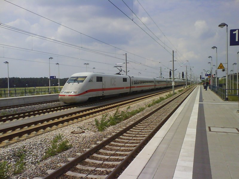 ICE 787 bei der Durchfahrt in Allersberg(Rothsee) am 5.Juni 2008