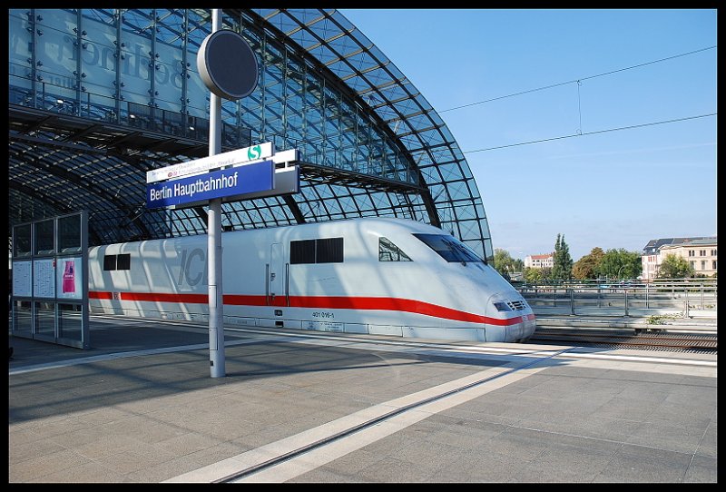 ICE 879 Steht Im Bahnhof Berlin Hbf Zur Abfahrt Nach Basel SBB 22 09 07 ICE 879 Steht Im Bahnhof Berlin Hbf Zur Abfahrt Nach Basel SBB 22 09 07