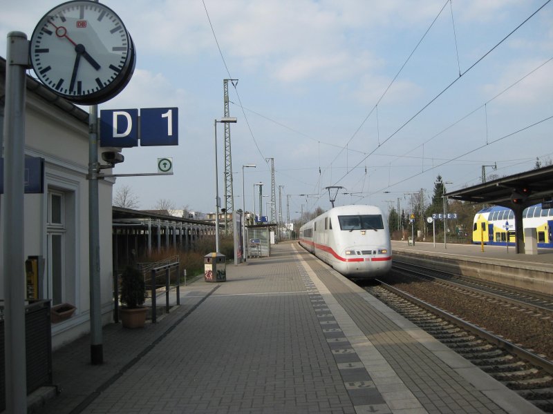 ICE 883 Hamburg-Altona - Mnchen Hbf bei der Durchfahrt am 31.03.09 in Lneburg auf Gl.1 Richtung Hannover Hbf.