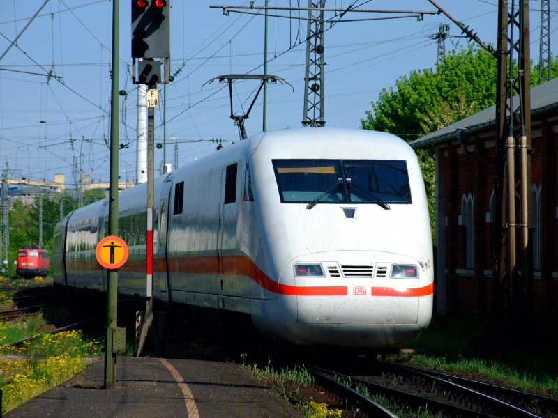 ICE 91 am 22.04.2007 bei der Ausfahrt aus Regensburg Hbf.