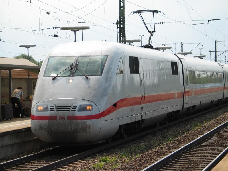 ICE 91 von Hamburg Altona nach Wien Westbhf. beim Halt in Plattling Hbf. 23.06.2006