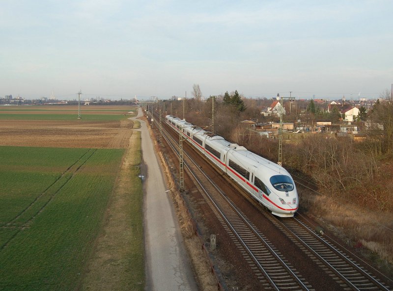 ICE 9555(ICE 3)von Paris Est nach Frankfurt(M), fhrt zwischen Limburgerhof und Ludwigshafen-Rheingnheim Richtung Mannheim. 10.02.2008