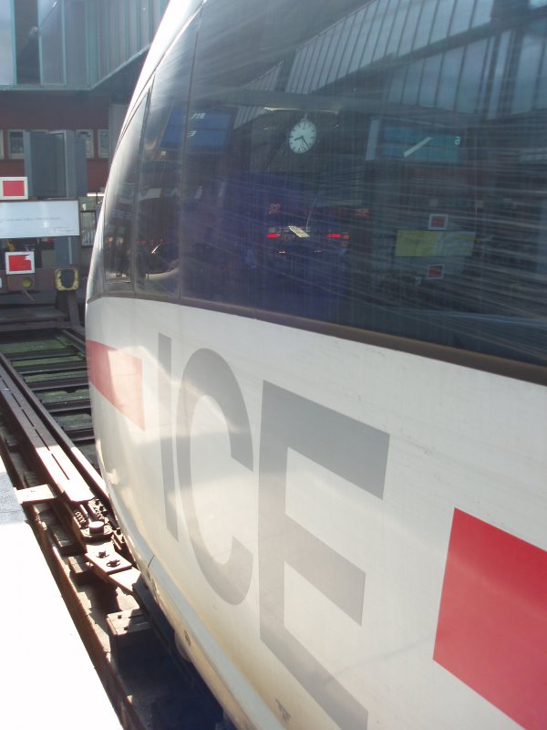  ICE -Aufschrift eines ICE 3 im April 2006 am Stuttgarter Hauptbahnhof