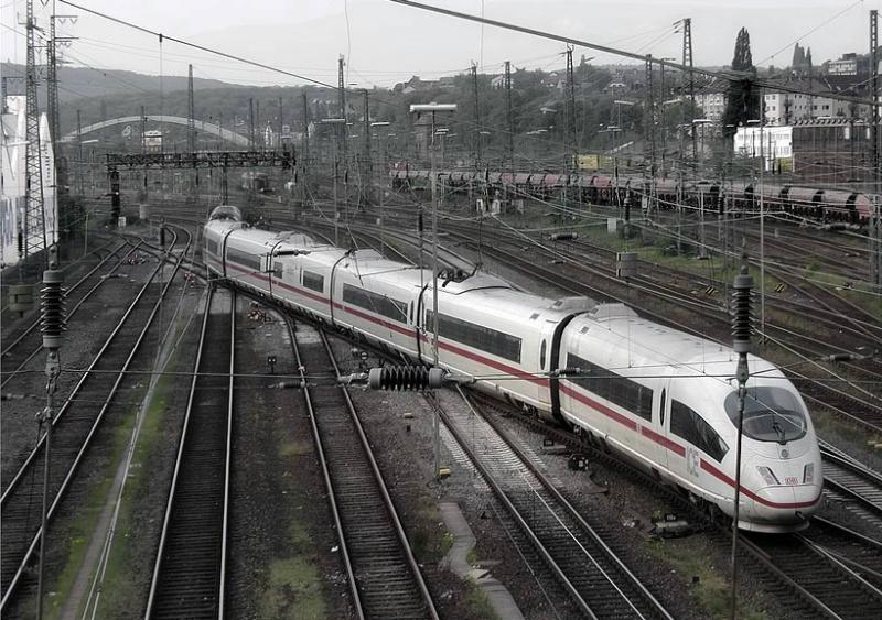 ICE aus Basel, im stlichen Gleisvorfeld von Hagen Hbf. Pfingstmontag.
