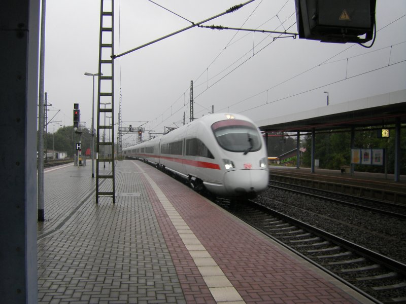 ICE bei schlechtem Wetter aus Frankfurt(M) um 16.05 Uhr in Eisenach.
13.09.09