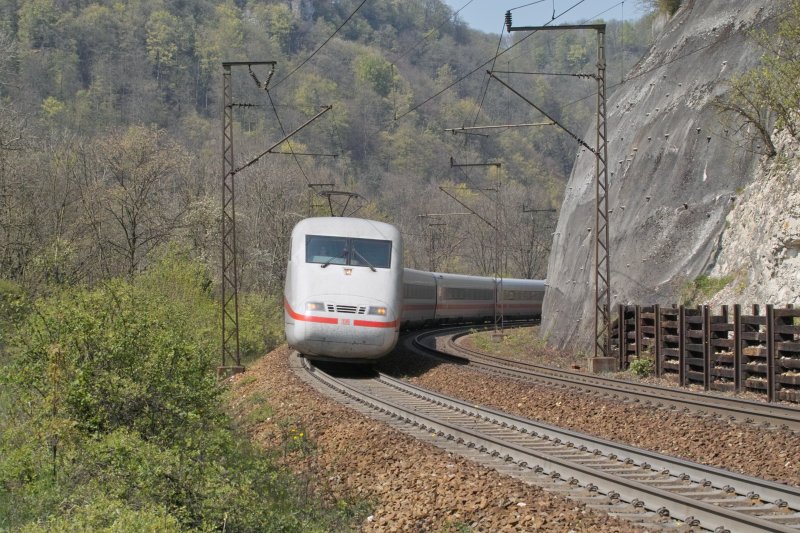 ICE beim aufstieg in Richtung Ulm