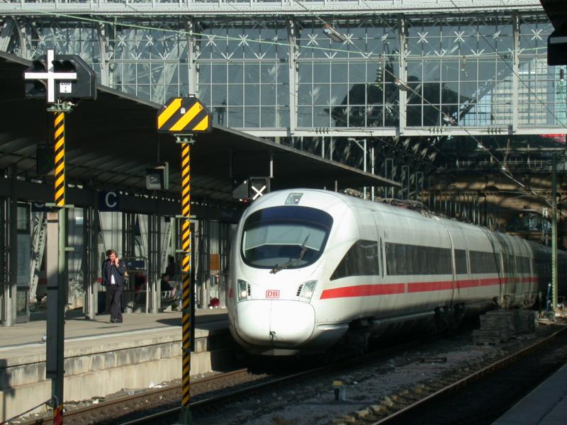 ICE BR411 in Frankfurt/Main HBf (30.10.2005)