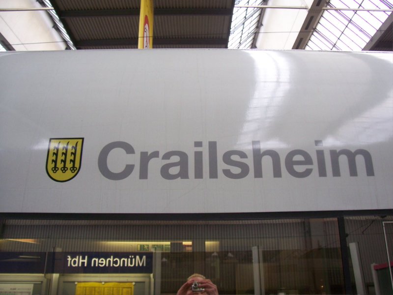 ice crailshaim wie man im fenster gut erkennen kann am mnchener hauptbahnhof . crailsheim liegt ungefhr 120 kilometer von stuttgart .19.02.07