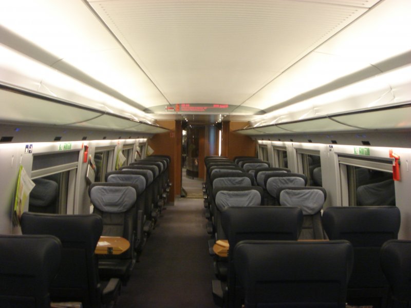 ICE Inneneinrichtung vom Wagen 28 der 1. Klasse im ICE 3.