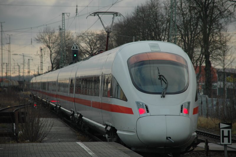 ICE nach Wien Westbahnhof aufgenommen am Abend des 18.07.2009 bei der Ausfahrt aus Plattling.
