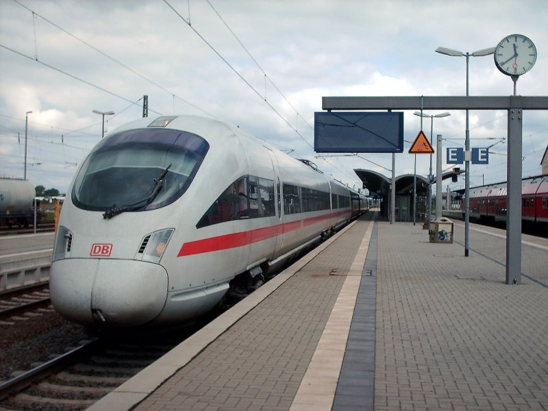 ICE Paderborn als ICE 2514 nach Weimar. Eigentlich wre das ICE 1548 nach Frankfurt(Main)Flughafen Fernbahnhof.