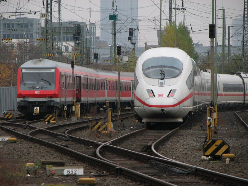 ICE und Regionalzugin der Abstellgruppe vor Frankfurt
18.11.2007