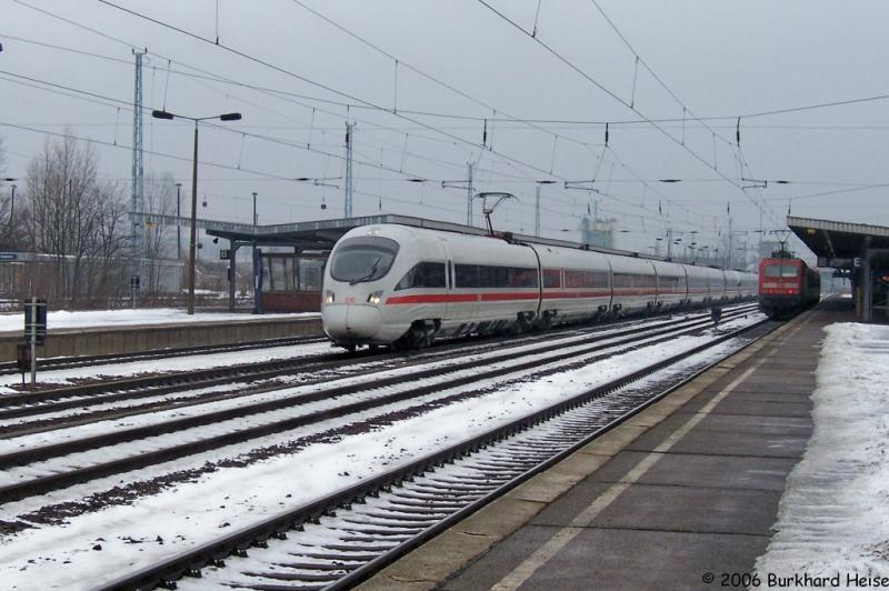 ICE-T 411 ??? Hamburg-Mnchen am 21.1.2006 im Bahnhof Berlin-Schnefeld Flughafen