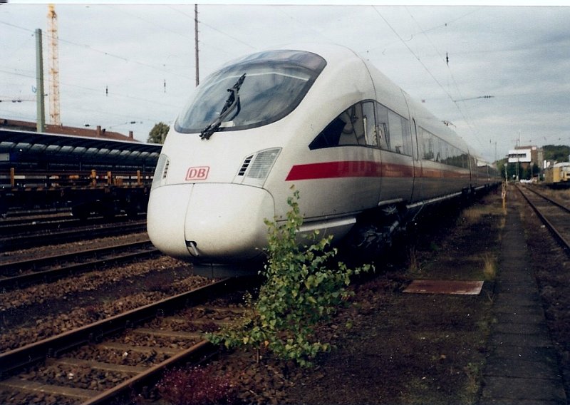 ICE-T 411 030/530 im Oktober 2000 abgestellt in Kaiserslautern.