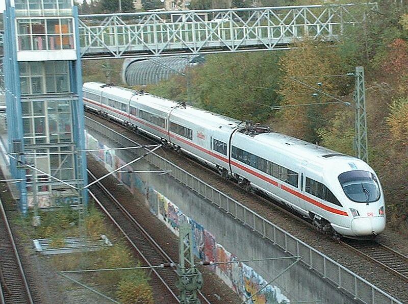 ICE-T 415 Stuttgart - Zürich am 28.10.2002 in Stuttgart-Österfeld.