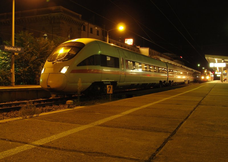 ICE T  Linz  mit ICE 1740 von Dresden nach Magdeburg kurz nach seiner Ankunft am Zielort auf Gleis 2. Fotografiert am 02.09.2009. 