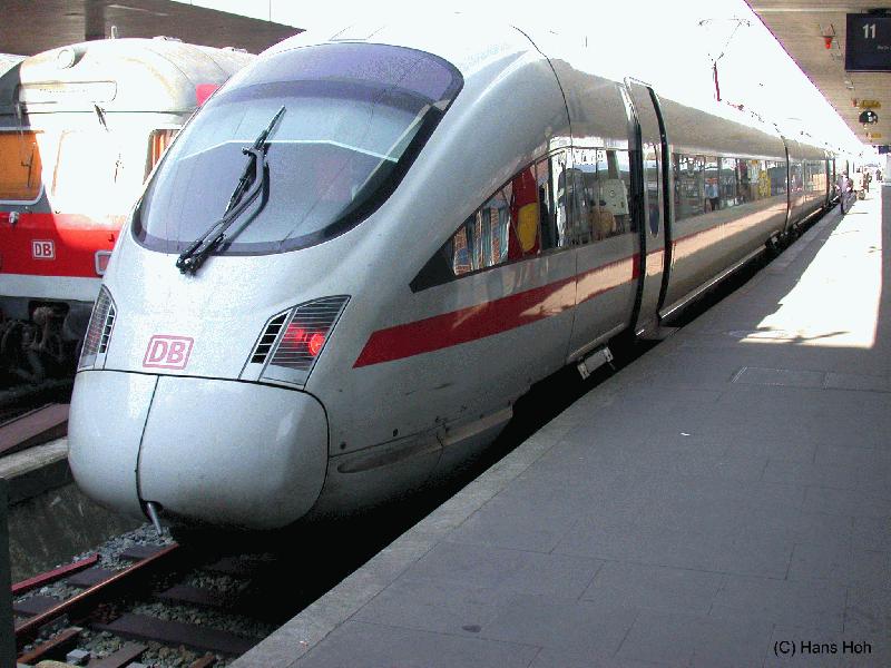 ICE T (Lokfhrerjargon: Wackeldackel) im Bf Hmb-Altona; Mrz 2002.