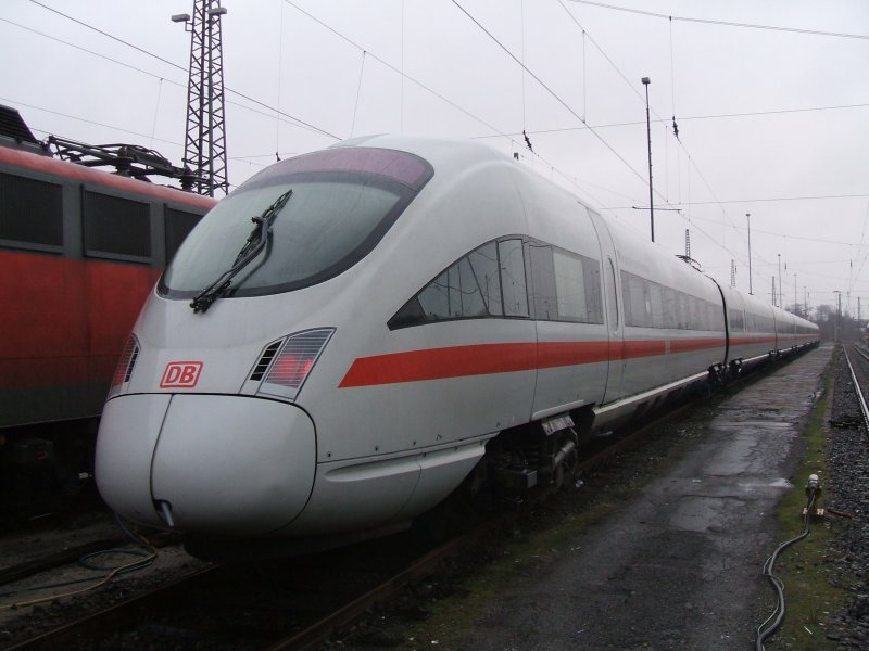 ICE T  Neustadt an der Weinstrasse  mit TK 411 001-1 im 
Schub,als ICE 2222 ,Frankfurt - Dortmund.(31.12.2007)