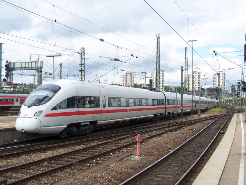 ICE-T  Oberursel(Taunus)  bei der Einfahrt in den Bahnhof Stuttgart. Dieser Zug kam aus Zrich, und fuhr anschlieend zurck von Stuttgart Hbf nach Zrich. Aufgenommen am 27.06.07