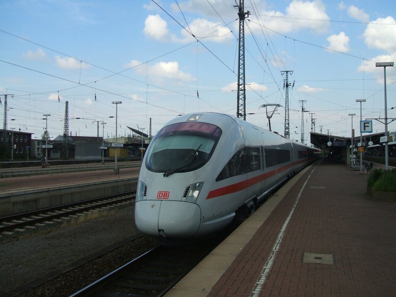 ICE T2 als ICE 1758 ( 7 teilig ) fhrt aus dem Dortmunder Hbf. nach Kln